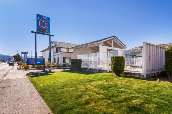Motel 6-The Dalles, OR image 1