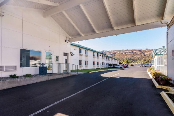 Motel 6-The Dalles, OR image 2