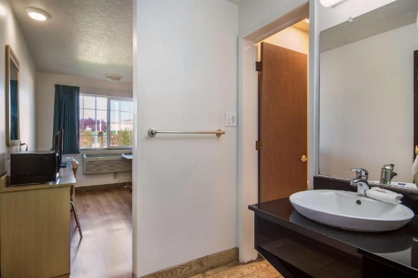 Motel 6-The Dalles, OR image 20